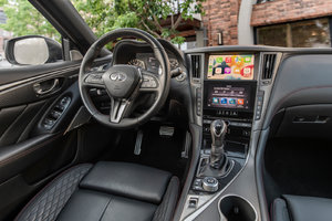 Infiniti Q50 édition Black Opal : un spectacle pour vos yeux