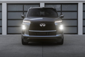 Le QX80 au sommet d’un édifice à NY : une histoire que vous ne voudrez pas manquer