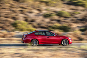 Infiniti Q50 vs Alfa Romeo Giulia