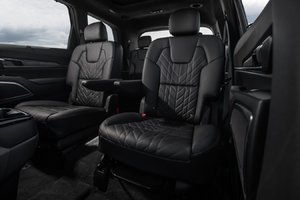 The 2023 Kia Telluride Inherits Kia's Curved, Seamless, 12.3-Inch Screen