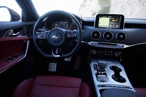 La Kia Stinger 2018 maintenant disponible chez Kia des Laurentides