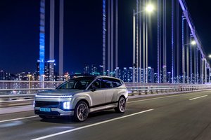 Hyundai IONIQ 9 Driving On A Bridge At Night