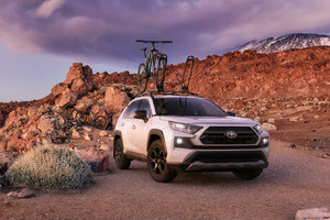 2023 Toyota RAV4 versus 2023 Toyota RAV4 Hybrid: Which Version of Toyta’s Popular Crossover is Right for You?