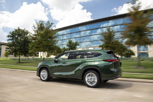 Why Upgrading to the 2024 Toyota Highlander is a Wise Choice for Current Lease Owners