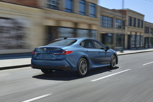 Toyota Reveals the 2025 Camry: Innovations in Hybrid Performance and Style