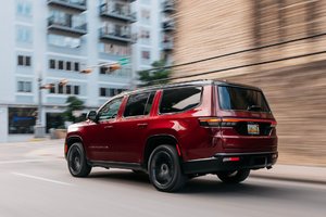 Pourquoi le Jeep Grand Wagoneer 2026 est le véhicule ultime pour les vacances en famille