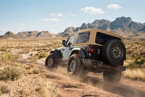 Le Jeep Wrangler Laredo est de retour pour 2027 et il n'a rien perdu de son caractère aventurier