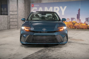 La toute nouvelle Toyota Camry 2025 réinvente l'expérience hybride