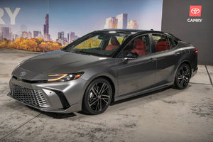 La toute nouvelle Toyota Camry 2025 réinvente l'expérience hybride