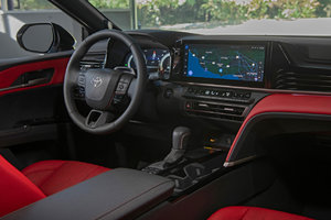 La toute nouvelle Toyota Camry 2025 réinvente l'expérience hybride