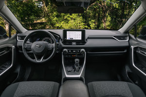 Un aperçu des caractéristiques et de la gamme du Toyota RAV4 Hybride 2024
