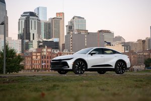 Toyota Crown 2024 : 5 caractéristiques remarquables que vous ne pouvez ignorer