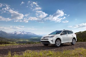 Toyota RAV4 2017 : plus d’équipement et plus de sécurité