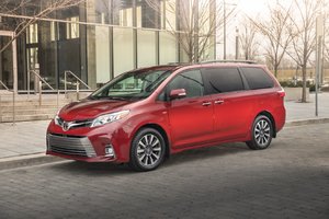 Offrez le confort à votre famille avec la Toyota Sienna 2018 à Laval, Québec