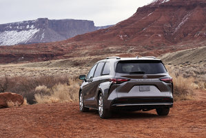 Toyota présente une nouvelle Sienna 2021 repensée et un nouveau Venza 2021