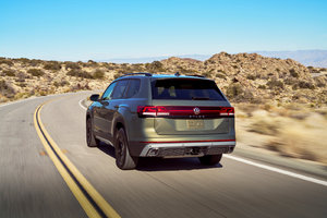 Le Volkswagen Atlas 2024 de Volkswagen ajoute une version Peak plus robuste au Salon de l'auto de New York