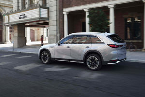 Comment le nouveau Mazda CX-90 2024 se compare aux VUS de luxe de Lexus, Volvo et Acura