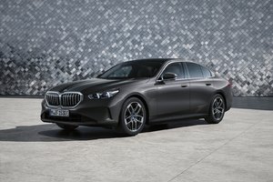 BMW dévoile les nouvelles BMW Série 5 2024 et la version électrique i5 M60 2024