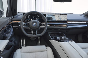 BMW dévoile la BMW i5 xDrive40 2024 et la BMW 550e xDrive hybride rechargeable 2024