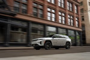 La Jeep Wagoneer S fait ses débuts : Le VUS électrique promet puissance, autonomie et luxe