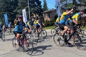 ACTION GRENIER AUTOGROUPE PÉDALE POUR UNE BONNE CAUSE AU TOUR CIBC DE LA FONDATION CHARLES-BRUNEAU !