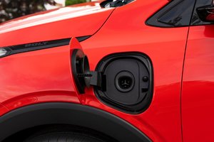 Chevrolet ramène la Bolt EV avec une autonomie estimée à 410 km et un prix de départ de 39 999 $
