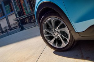 Chevrolet ramène la Bolt EV avec une autonomie estimée à 410 km et un prix de départ de 39 999 $