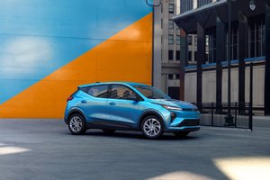 Chevrolet ramène la Bolt EV avec une autonomie estimée à 410 km et un prix de départ de 39 999 $