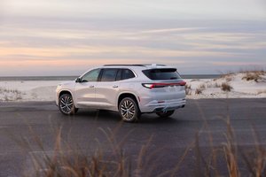 Redessinée et hautement technologique : Notre premier regard au nouveau Buick Enclave 2025