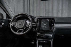 2023 Volvo XC40 CORE BRIGHT DUSK METALLIC - Pictures