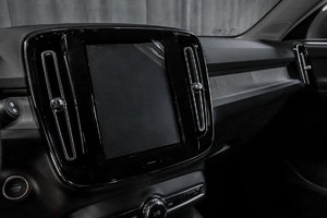 2023 Volvo XC40 CORE BRIGHT DUSK METALLIC - Pictures