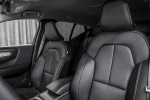 2023 Volvo XC40 CORE BRIGHT DUSK METALLIC - Pictures