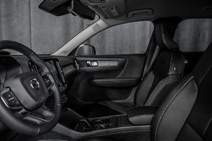 2023 Volvo XC40 CORE BRIGHT DUSK METALLIC - Pictures