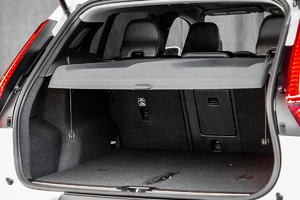 Volvo XC40 2023 PLUS BRIGHT CRYSTAL WHITE - Photos