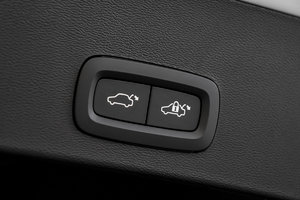 Volvo XC40 2023 PLUS BRIGHT CRYSTAL WHITE - Photos