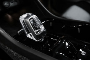 Volvo XC40 2023 PLUS BRIGHT CRYSTAL WHITE - Photos