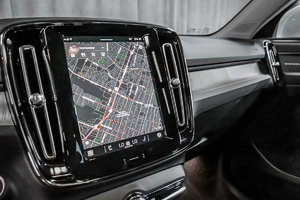 Volvo XC40 2023 PLUS BRIGHT CRYSTAL WHITE - Photos
