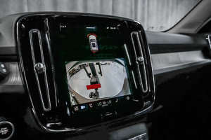 Volvo XC40 2023 PLUS BRIGHT CRYSTAL WHITE - Photos