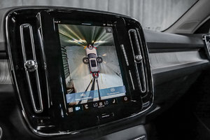 Volvo XC40 2023 PLUS BRIGHT CRYSTAL WHITE - Photos