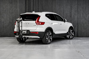 Volvo XC40 2023 PLUS BRIGHT CRYSTAL WHITE - Photos