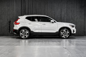 Volvo XC40 2023 PLUS BRIGHT CRYSTAL WHITE - Photos