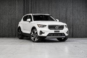 Volvo XC40 2023 PLUS BRIGHT CRYSTAL WHITE - Photos