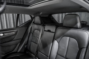 Volvo XC40 2023 PLUS BRIGHT CRYSTAL WHITE - Photos