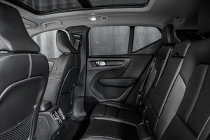 Volvo XC40 2023 PLUS BRIGHT CRYSTAL WHITE - Photos