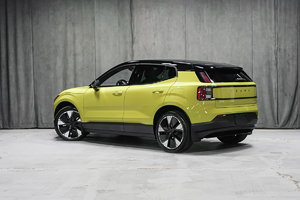 Volvo EX30 2025 - Jaune Floral - Photos