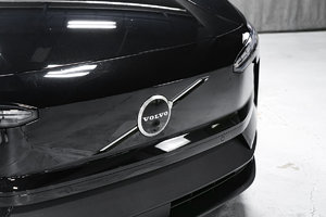 2025 Volvo EX30 - Onyx Black - Pictures
