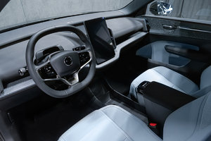 2025 Volvo EX30 - Onyx Black - Pictures
