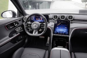 La Mercedes-AMG C 43 de 2023 offre performances et luxe