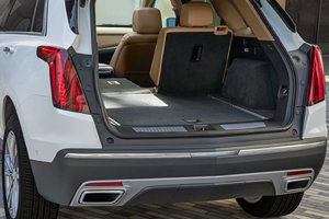 Trois façons que le Cadillac XT5 2023 vous offre plus que le BMW X3 2023