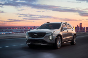 Trois façons que le nouveau Cadillac XT4 2024 se démarque de l'Audi Q3 2023